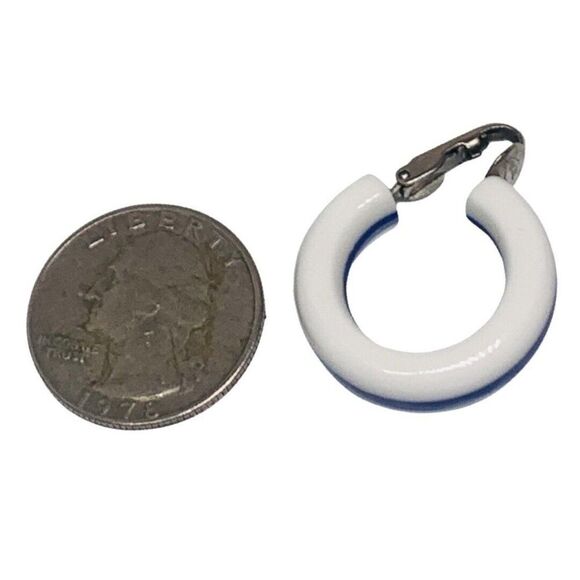 Nautical Blue & White Striped Acrylic Silver Tone Vintage Clip On Hoop Earrings - Picture 6 of 7